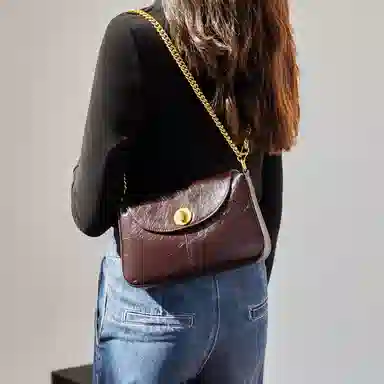 纳兰杜 女包百搭潮流高颜值女生包包精致优雅 牛皮革合成革 链条包小方包斜挎包单肩包 中号 女款 酒红色/子夜黑