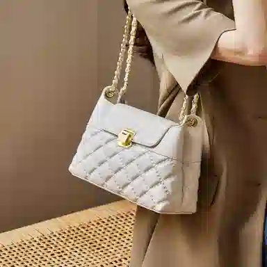 纳兰杜 包包女包潮流百搭精致通勤女生小众品牌 牛皮合成革 链条包菱格包单肩斜挎包小方包 中号 女款 米白色