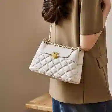 纳兰杜 包包女包潮流百搭精致通勤女生小众品牌 牛皮合成革 链条包菱格包单肩斜挎包小方包 中号 女款 米白色