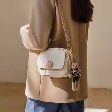 纳兰杜 女包百搭高级感简约潮流小众实用通勤包包 牛皮拼合成革 小圆包斜挎包单肩包 小号 女款 米白拼杏/子夜黑拼棕/大象灰拼棕