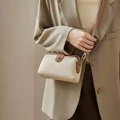 纳兰杜 时尚高级感百搭款潮流小包个性斜挎包 牛皮拼合成革 手拿包单肩包 女款 米白拼杏