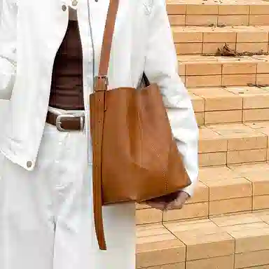 纳兰杜 通勤复古时尚百搭高级感实用 牛皮拼合成革 水桶包斜挎单肩包 迷你 女款 子夜黑/金棕/咖啡色