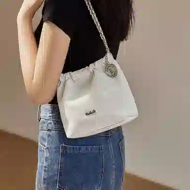 纳兰杜 女包新中式缎面百搭潮流女生实用精致包包 牛皮 链条包云朵包腋下包单肩斜挎包 常规 女款 太空银/奶昔白/橄榄绿