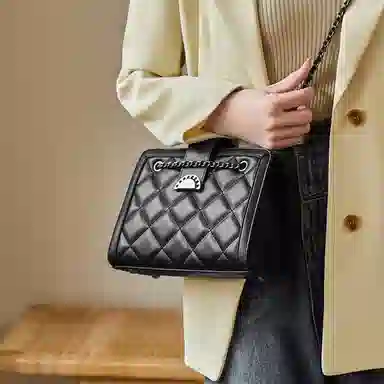 纳兰杜 包包女包 百搭菱格小香风潮流时尚高颜值 牛皮合成革 通勤包腋下包链条包单肩斜挎包 中号 女款 子夜黑/米白拼杏色