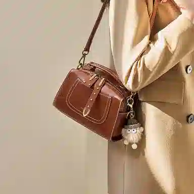 纳兰杜 包包女包高级感百搭潮流时尚简约通勤小众 牛皮拼合成革 波士顿包手提包单肩包斜挎包 中号 女款 棕色