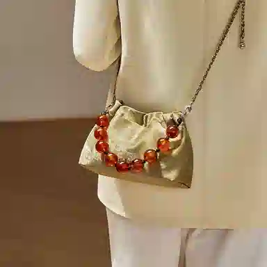 纳兰杜 女包新中式缎面百搭潮流实用女生精致包包 牛皮 链条包云朵包腋下包单肩斜挎包 迷你 女款 太空银/奶昔白/橄榄绿