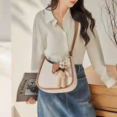 纳兰杜 时尚高级感潮流百搭高颜值设计感 牛皮 水桶包马鞍包斜挎单肩包 女款 米白色