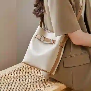 纳兰杜 包包女通勤百搭高级感简约精致休闲女包 牛皮拼合成革 水桶包单肩斜挎包 中号 女款 子夜黑