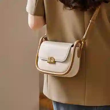 纳兰杜 包包潮流百搭时尚女生通勤高颜值精致女包 合成革 马鞍包小方包单肩斜挎包 女款 太妃糖棕/米白拼棕