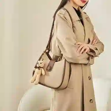 纳兰杜 时尚高级感潮流百搭高颜值设计感 牛皮 水桶包马鞍包斜挎单肩包 女款 米白色