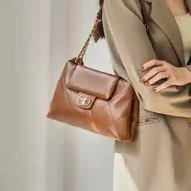 纳兰杜 包包高级感百搭款时尚潮流大容量秋冬女生真皮小香风菱格 牛皮 女包 链条包斜挎包单肩包 大号 女款 黑色/米白色