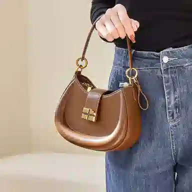 纳兰杜 百搭少女包时尚高级感女生小众设计感女包 合成革 腋下单肩包斜挎包 小号 女款 咖色