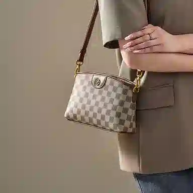 纳兰杜 百搭小众通勤简约休闲 聚氯乙烯拼合成革 斜挎包 女款 卡其色