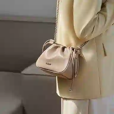 纳兰杜 链条小众百搭潮流少女包包 牛皮 腋下包云朵包斜挎包单肩包 小号 女款 米白色/燕麦色