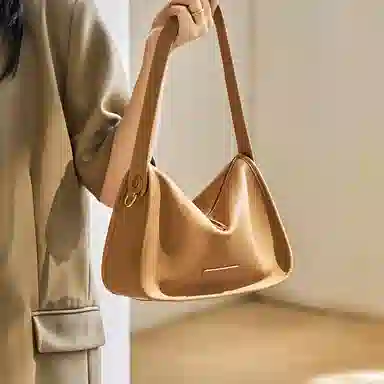 纳兰杜 高颜值百搭时尚简约休闲小众品牌女包 牛皮 腋下包枕头包斜挎包单肩包 中号 女款 黑色 / 盐咖色  / 奶杏色