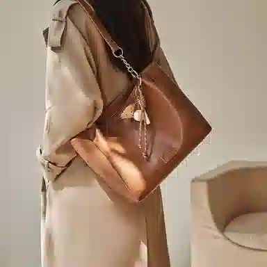 纳兰杜 休闲百搭高颜值小众高级感 牛皮拼合成革 单肩包 大号 女款 植鞣白拼棕色/植鞣棕色