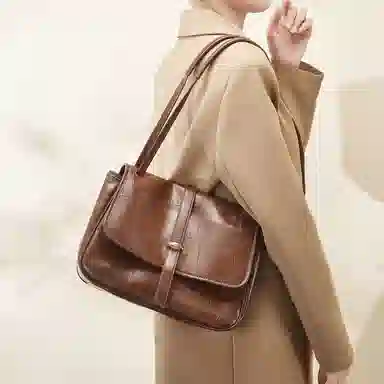 纳兰杜 包包女包时尚百搭高级感复古简约通勤包 牛皮 邮差包单肩包斜挎包 大号 女款 棕色