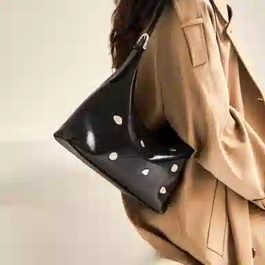 纳兰杜 大容量潮流甜酷少女百搭时尚高颜值小众 牛皮拼合成革 腋下包单肩包斜挎包托特包 大号 女款 银色/黑色