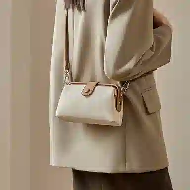 纳兰杜 时尚高级感百搭款潮流小包个性斜挎包 牛皮拼合成革 手拿包单肩包 女款 米白拼杏