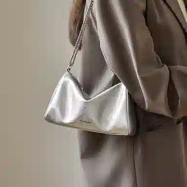 纳兰杜 小众设计高级感百搭款简约优雅潮流链条包 牛皮拼合成革 枕头包斜挎包单肩包 小号 女款 子夜黑/银色