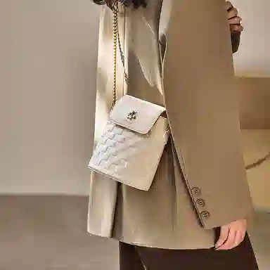 纳兰杜 女包小众优雅时尚链条包百搭通勤高级感个性精致实用 头层牛皮 斜挎包水桶包 小号 女款 米白色/大象灰