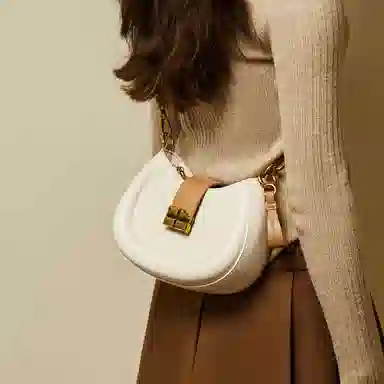纳兰杜 高级感时尚包包女百搭少女包潮流小众设计感 合成革 马鞍包腋下包斜挎包单肩包 小号 女款 米白拼杏