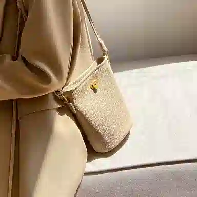 纳兰杜 高级感竖款小众优雅气质百搭时尚休闲 牛皮 水桶包斜挎包手机包 小号 女款 大象灰/子夜黑/盐卡色