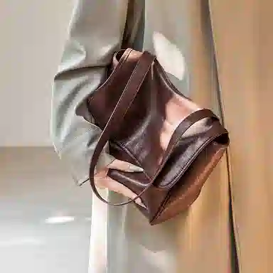 纳兰杜 复古通勤百搭休闲 牛皮拼合成革 邮差包单肩包 女款 植鞣咖色/植鞣黑色