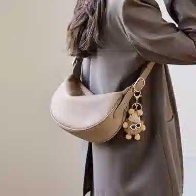 纳兰杜 包包女高颜值潮流百搭休闲高级感简约女包通勤 牛皮 饺子包新月包斜挎单肩包 中号 女款 燕麦色