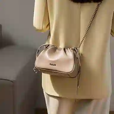 纳兰杜 链条小众百搭潮流少女包包 牛皮 腋下包云朵包斜挎包单肩包 小号 女款 米白色/燕麦色