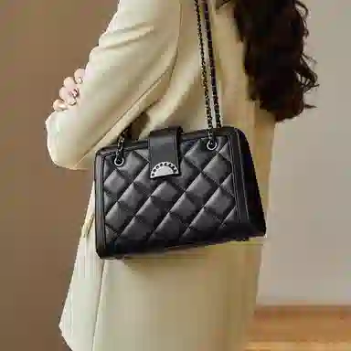 纳兰杜 包包女包 百搭菱格小香风潮流时尚高颜值 牛皮合成革 通勤包腋下包链条包单肩斜挎包 中号 女款 子夜黑/米白拼杏色