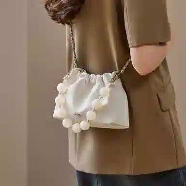 纳兰杜 女包新中式缎面百搭潮流实用女生精致包包 牛皮 链条包云朵包腋下包单肩斜挎包 迷你 女款 太空银/奶昔白/橄榄绿