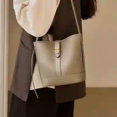 纳兰杜 女包百搭女士休闲简约实用品牌包包 头层牛皮拼合成革 水桶包通勤包单肩包斜挎包 女款 大象灰 小号
