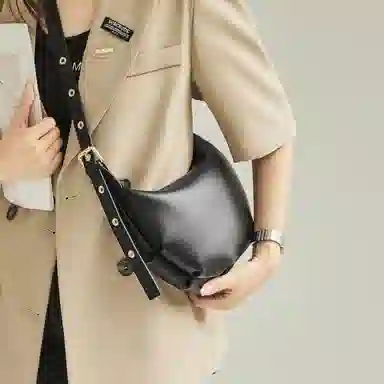 纳兰杜 通勤时尚百搭休闲女包简约 牛剖层革拼合成革 斜挎包单肩包 大号 女款 子夜黑/米白色