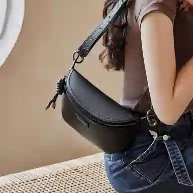 纳兰杜 大容量休闲通勤百搭款简约潮流时尚女包实用 牛皮合成革 胸包腰包单肩斜挎包 中号 女款 子夜黑/咖色