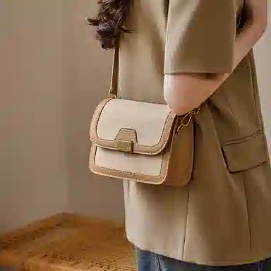 纳兰杜 高级感时尚百搭包包撞色小众设计夏天真皮女包 头层牛皮 斜挎包小方包豆腐包单肩包 中号 女款 米白拼杏