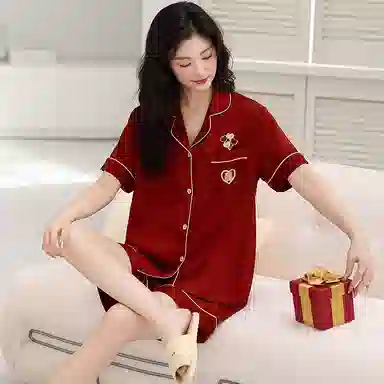 俏薇妮 简约纯色冰丝柔软喜庆时尚高级感短袖短裤家居服休闲宽松舒适凉爽透气可外穿睡衣套装 女款 红色