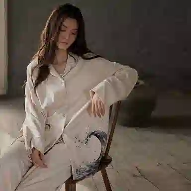 俏薇妮 简约纯色可爱柔软经典风防凸点带胸垫高级感长袖长裤家居服休闲舒适可外穿睡衣套装 女款 米白色