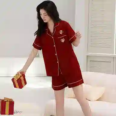 俏薇妮 简约纯色冰丝柔软喜庆时尚高级感短袖短裤家居服休闲宽松舒适凉爽透气可外穿睡衣套装 女款 红色