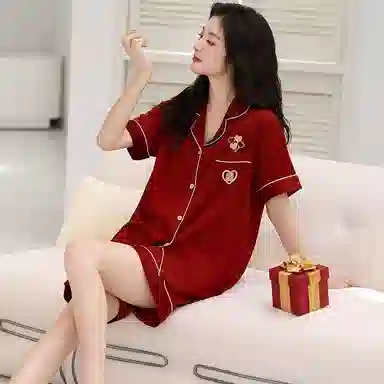 俏薇妮 简约纯色冰丝柔软喜庆时尚高级感短袖短裤家居服休闲宽松舒适凉爽透气可外穿睡衣套装 女款 红色