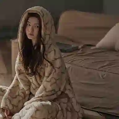俏薇妮 加绒加厚珊瑚绒条纹高级感连帽浴袍保暖睡衣睡裤宽松可外穿实用家居服睡衣套装 女款 卡其色