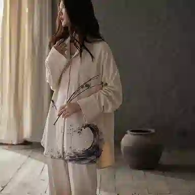 俏薇妮 简约纯色可爱柔软经典风防凸点带胸垫高级感长袖长裤家居服休闲舒适可外穿睡衣套装 女款 米白色