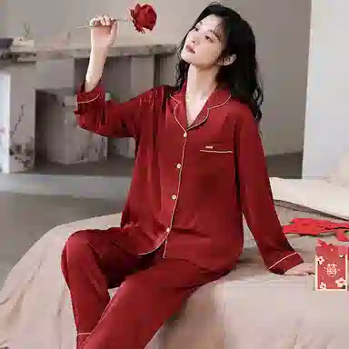 俏薇妮 简约纯色柔软喜庆冰丝时尚大气高级感长袖长裤家居服宽松舒适休闲透气可外穿春秋睡衣套装 女款 红色