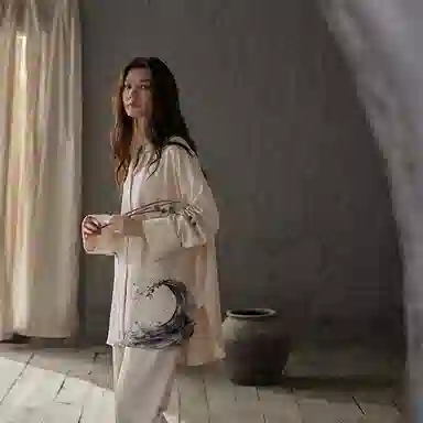 俏薇妮 简约纯色可爱柔软经典风防凸点带胸垫高级感长袖长裤家居服休闲舒适可外穿睡衣套装 女款 米白色