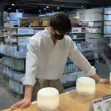 我是大卫 气质柔软亲肤透气轻商务通勤纯色尖领长袖衬衫 男女同款