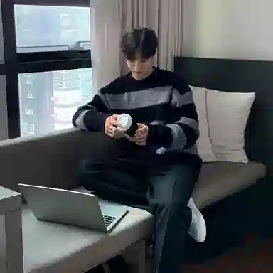 我是大卫 撞色条纹圆领套头宽松拼色基础款韩版针织衫 男女同款