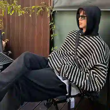 我是大卫 撞色横条条纹拼接慵懒风潮流连帽宽松针织衫 男女同款 黑色