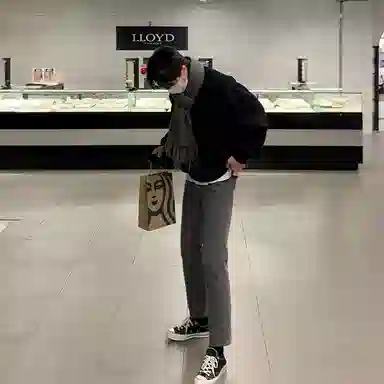 我是大卫 纯色简约圆领宽松休闲卫衣 男女同款