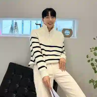 我是大卫 条纹翻领半拉链装饰休闲套头长袖针织衫 男女同款