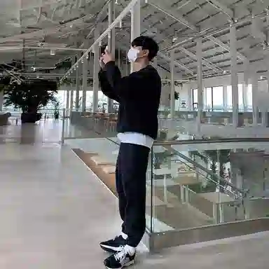 我是大卫 纯色圆领简约宽松套头长袖卫衣 男女同款